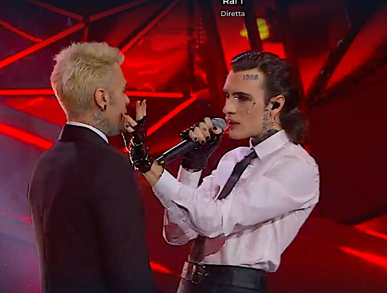 le follie di Rosa Chemical sul palco di Sanremo 2023