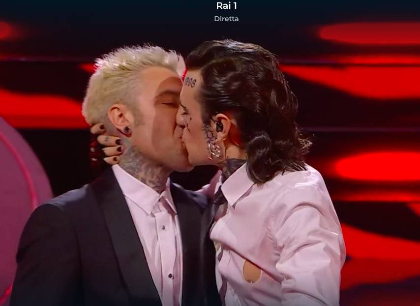 le follie di Rosa Chemical sul palco di Sanremo 2023